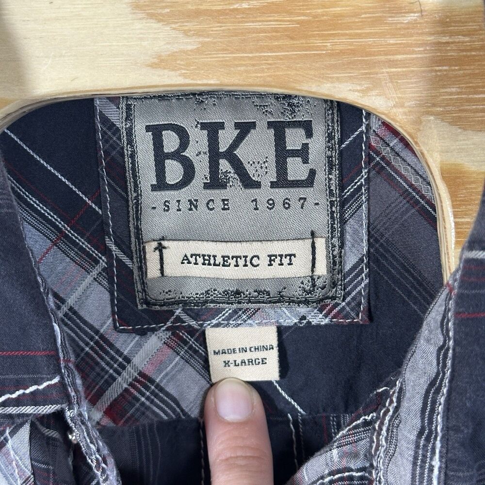 BKE Buckle Plaid Shirt Men’s XL Pearl Snap Athletic Fit Western Cowboy Red Black - Picture 2 of 14